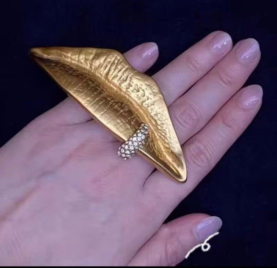 Kiss & Tell Ring